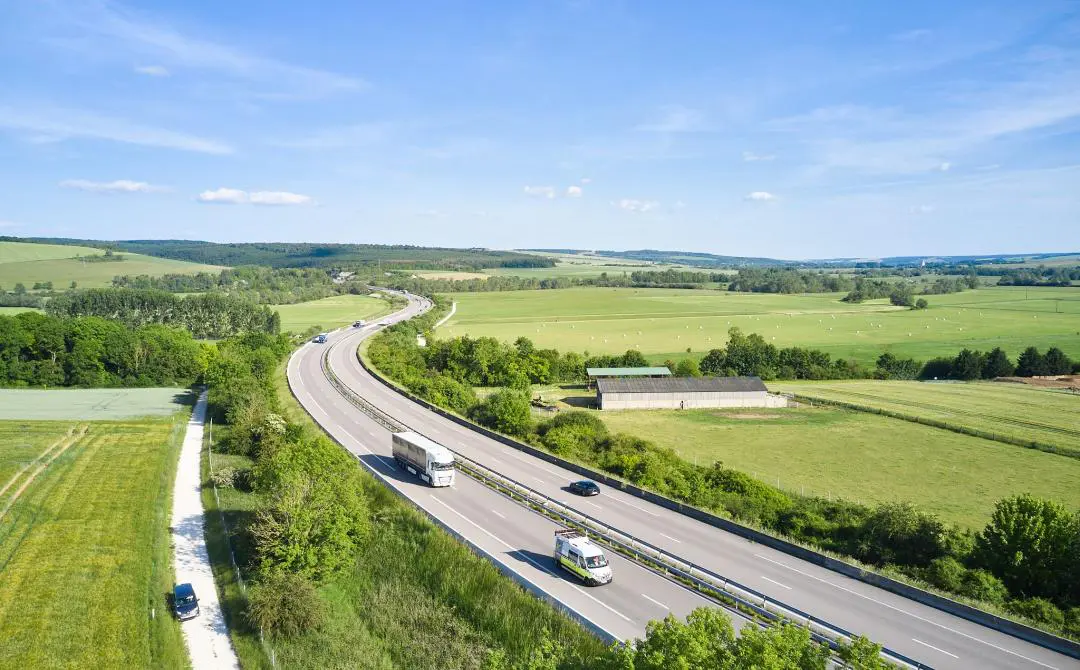 Photo d'une autoroute